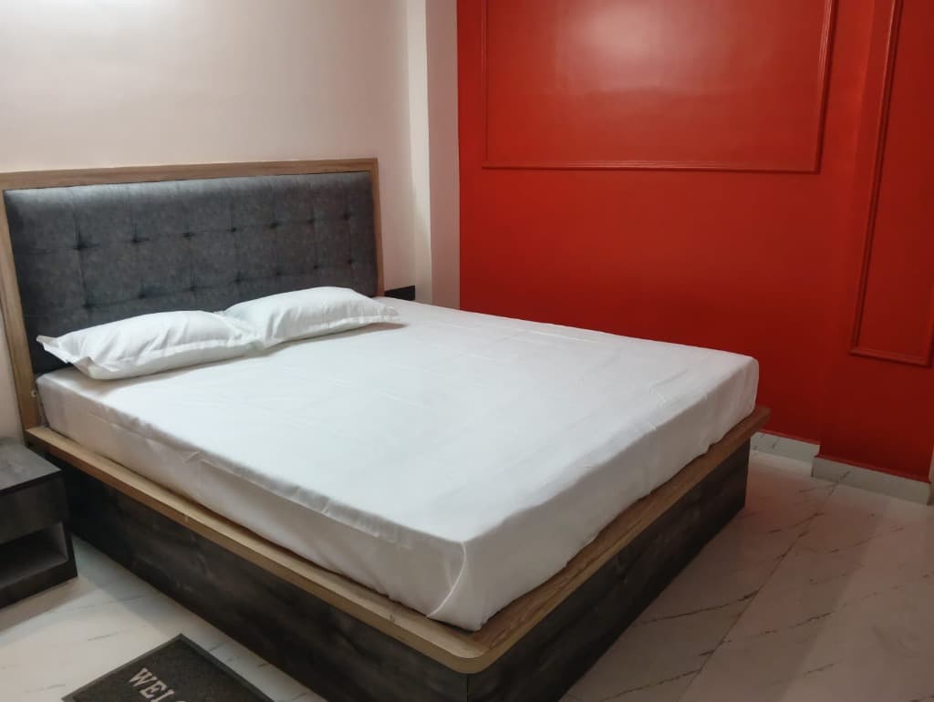 Milan Palace guest bedroom with red accent wall